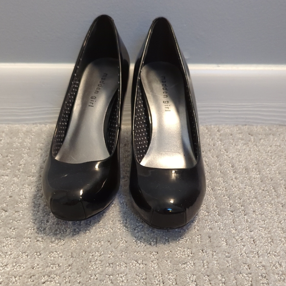 Madden Girl Black Heels Classic Design